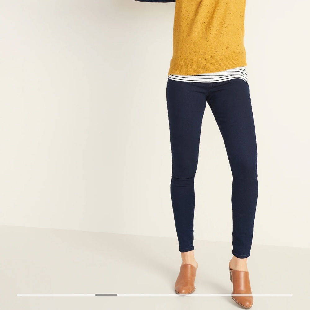 Old Navy Dark Wash Mid-Rise Super Skinny Pull-on Jeans in Indigo
